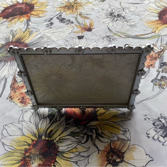 Connoisseur Floral Trim Metal Picture Frame Silver Tone with Glass - Picture 5 of 7